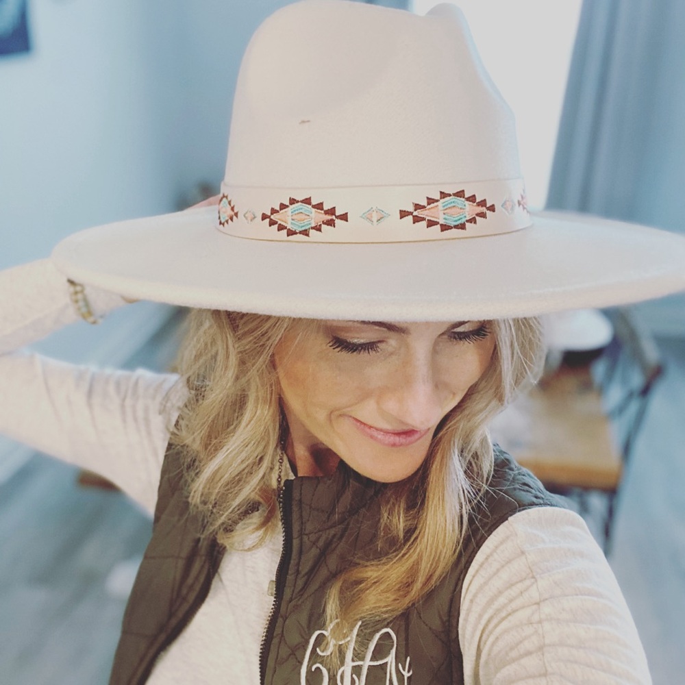 Fedora cream hat with aztec print band